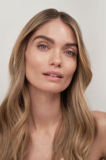 Immagine di Sweed Glass Skin Foundation 04 Light C (30ml)