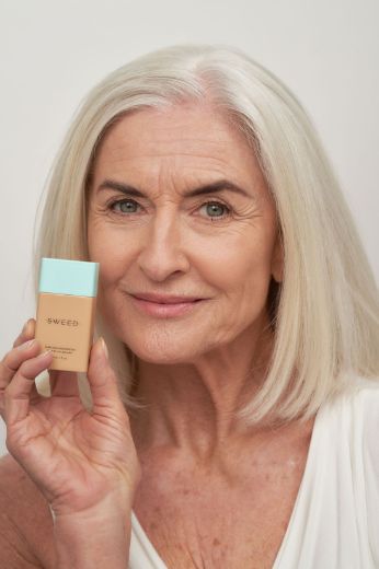 Immagine di Sweed Glass Skin Foundation 06 Medium C/N (30ml)