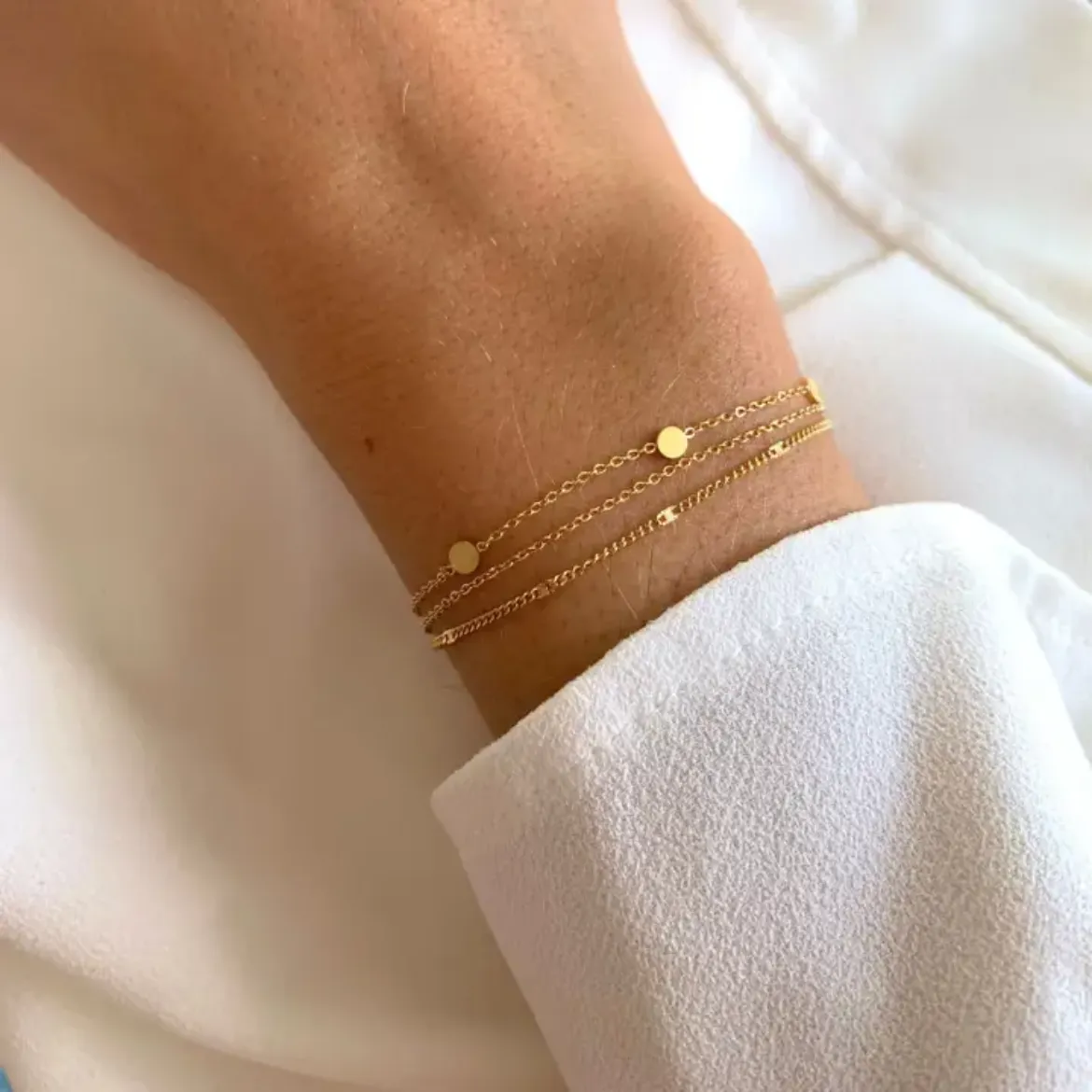 Image de Bracelet femme Victoire Collection à fines chaînes dorées